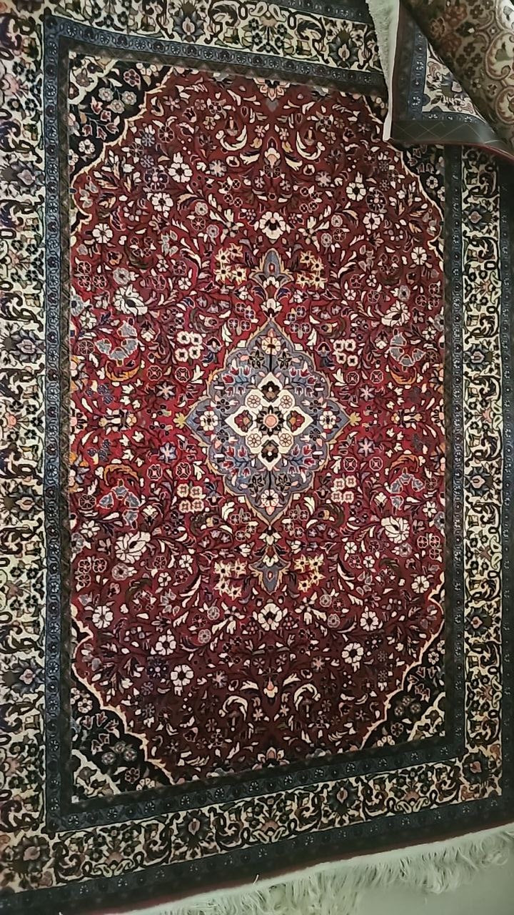 saruq, arak, handmade persian rug, lachak toranj, medallion design, laki red rug, fine wool carpet, oriental rug, traditional iranian rug, persian textile art