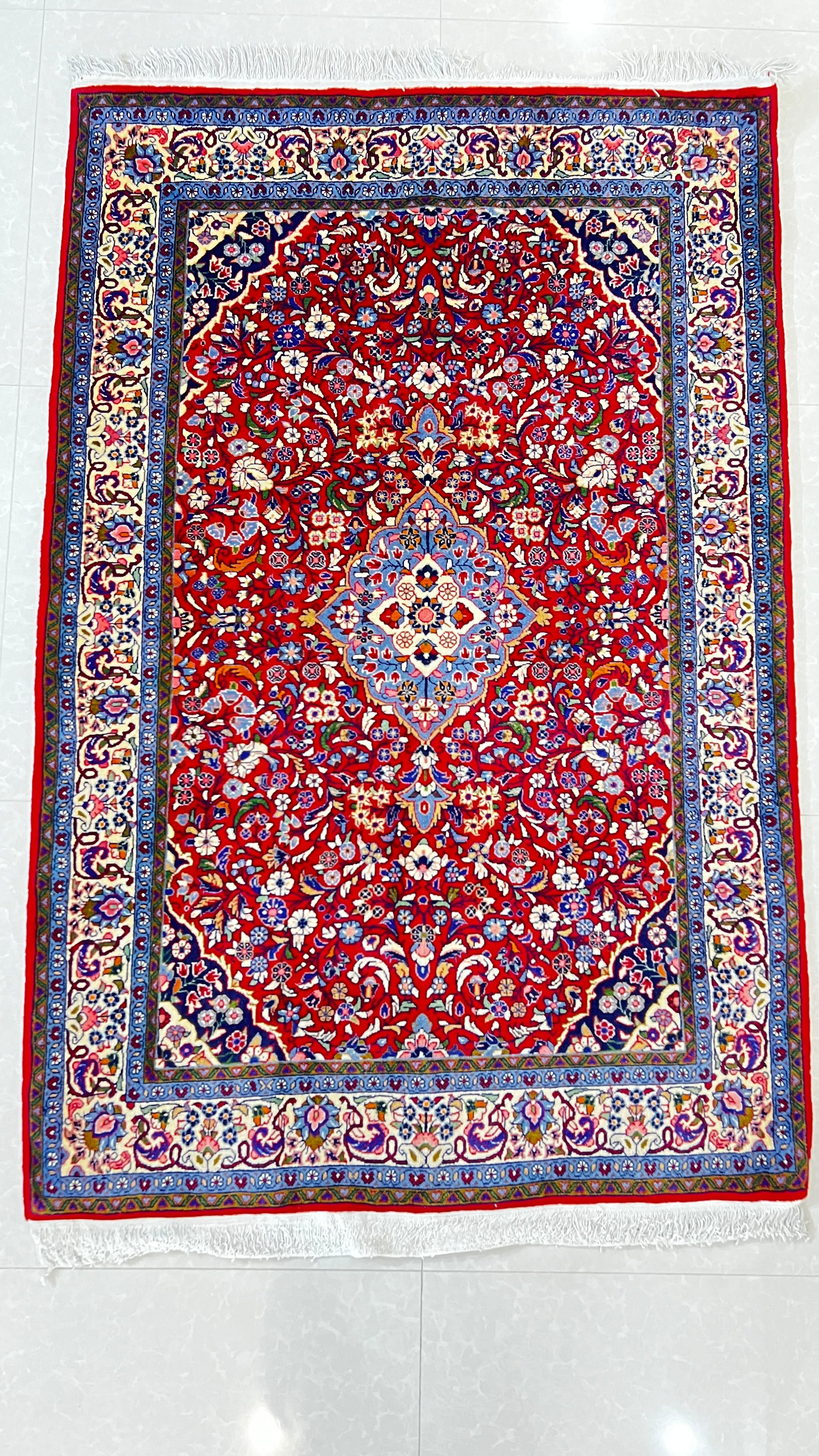 saruq, arak, handmade persian rug, lachak toranj, medallion design, laki red rug, fine wool carpet