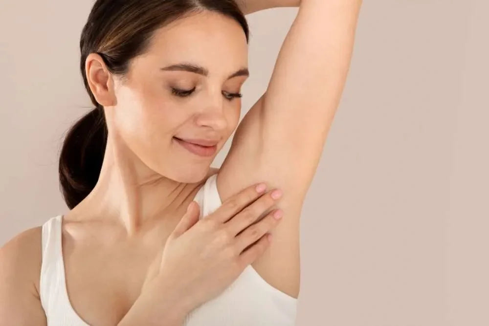 woman, healthy underarm skin, smooth skin, natural skincare, Noorah depilatory powder, herbal hair removal