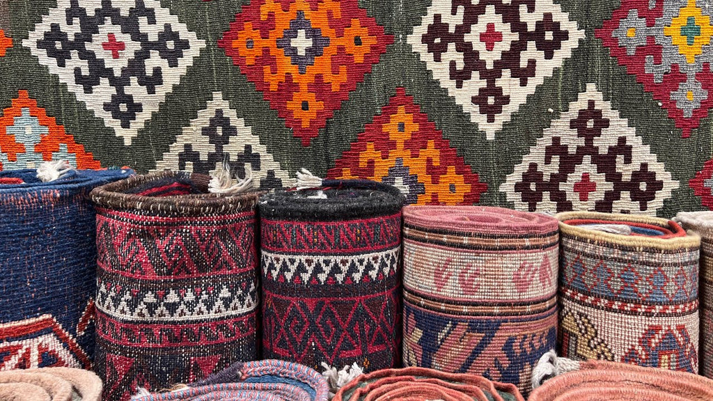 Elección natural para su hogar: alfombras hechas a mano frente a opciones hechas a máquina 