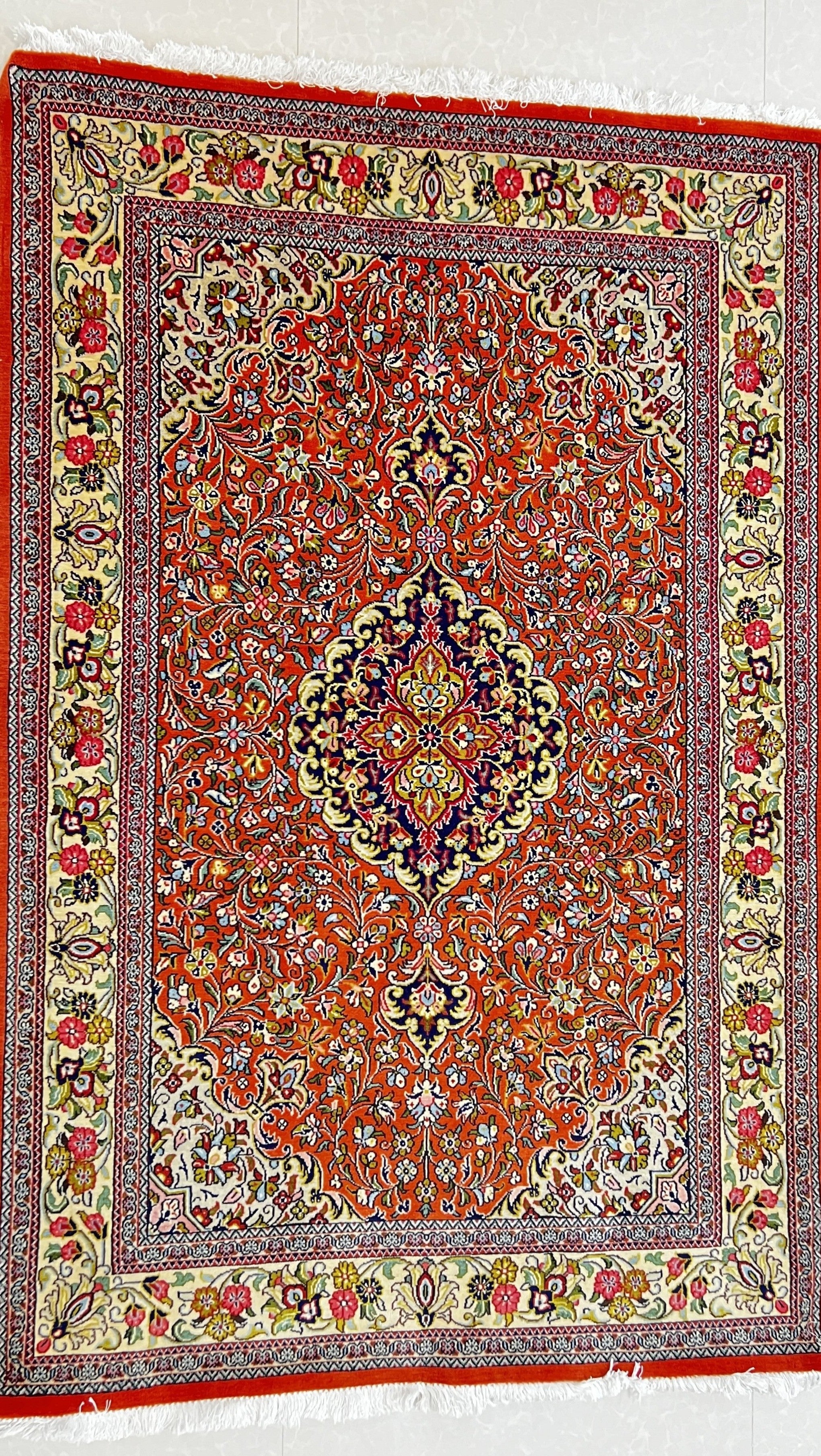 Video laden: Handwoven Iranian Carpets